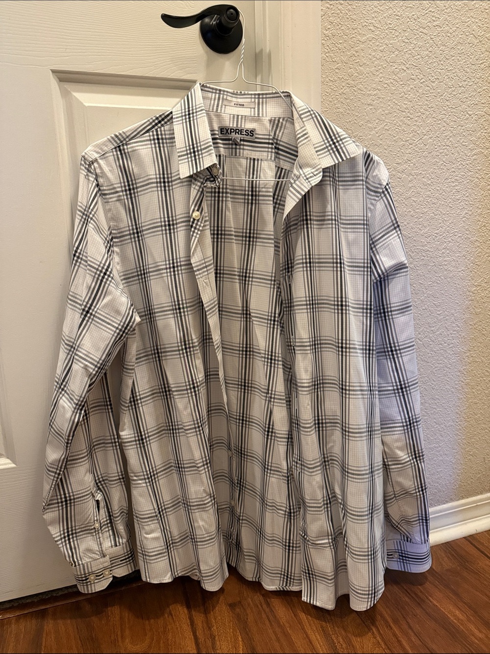 Express Men’s White and Black Plaid Lightweight Shirt Jacket